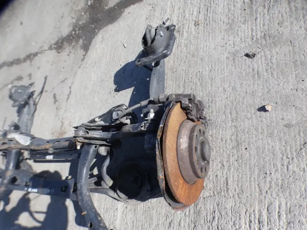 Suspension arrière crémaillère triangle VW Passat B8 2019 image 5
