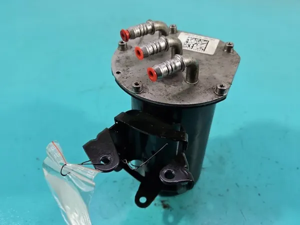 Caja Filtro Combustible OEM 5Q0127400S Skoda Superb III image 5