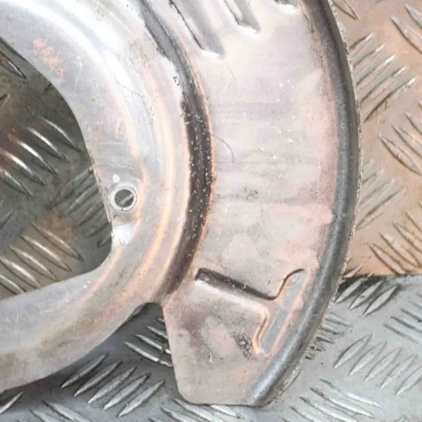 Tesla Model 3 Vorne links Bremsschild OEM 104466100C image 5