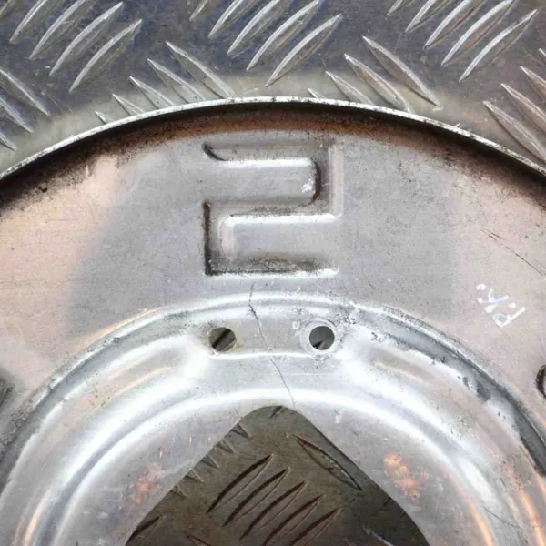 Tesla Model 3 Vorne links Bremsschild OEM 104466100C image 6