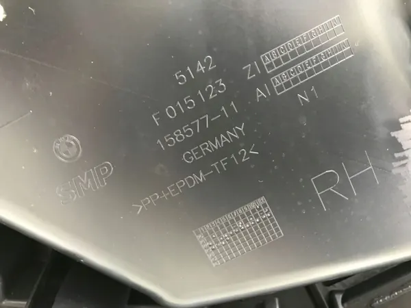 BMW X1 U11 2023 Oven Verhoilu OEM 8242401 Oikea Taka image 8