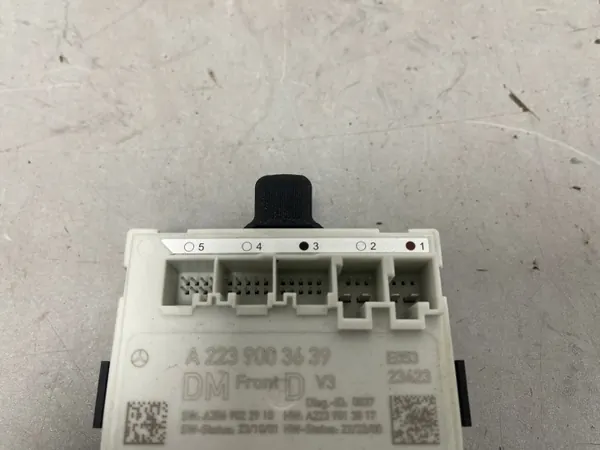 Unité de contrôle porte avant gauche OEM A2239003639 Mercedes EQS image 3
