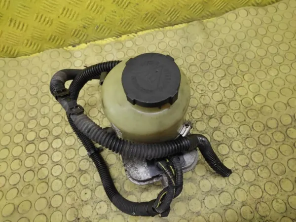 Opel Astra G 1.9 D Ohjaustehostimen Pumppu OEM 104008500309 image 2