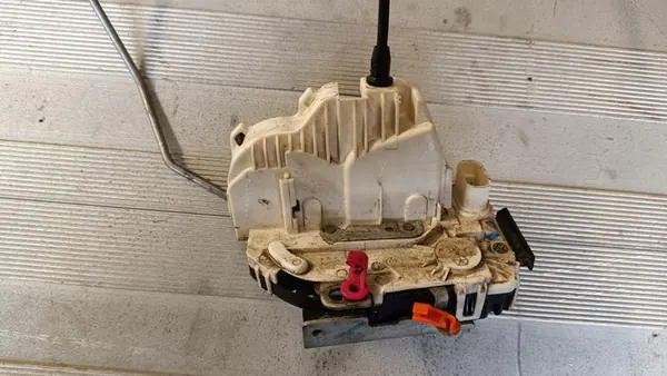 Vänster framdörrslås JEEP GRAND CHEROKEE WK2 P68250661AC image 3