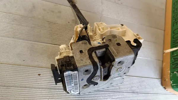 Vänster framdörrslås JEEP GRAND CHEROKEE WK2 P68250661AC image 5