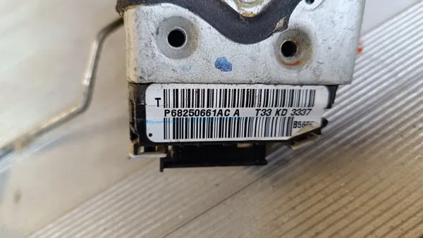 Vänster framdörrslås JEEP GRAND CHEROKEE WK2 P68250661AC image 6