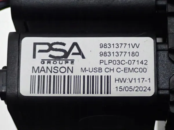 Tomada USB OEM 9830196880 para Opel Corsa F image 4