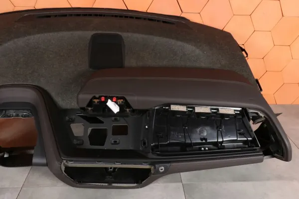 Salpicadero BMW i3 OEM 9282690 - Marrón Stellari/Dalbergia image 6