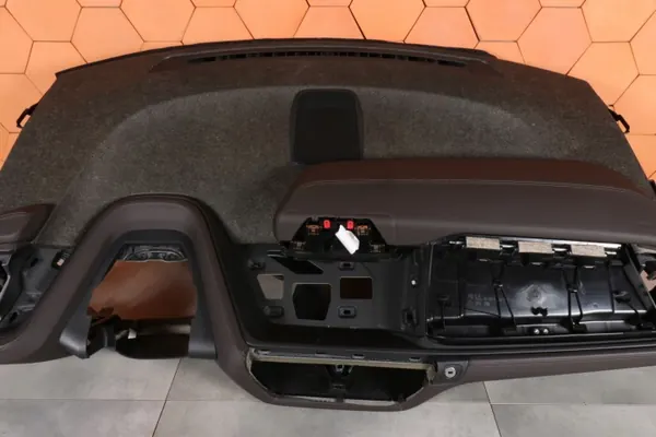 Salpicadero BMW i3 OEM 9282690 - Marrón Stellari/Dalbergia image 7