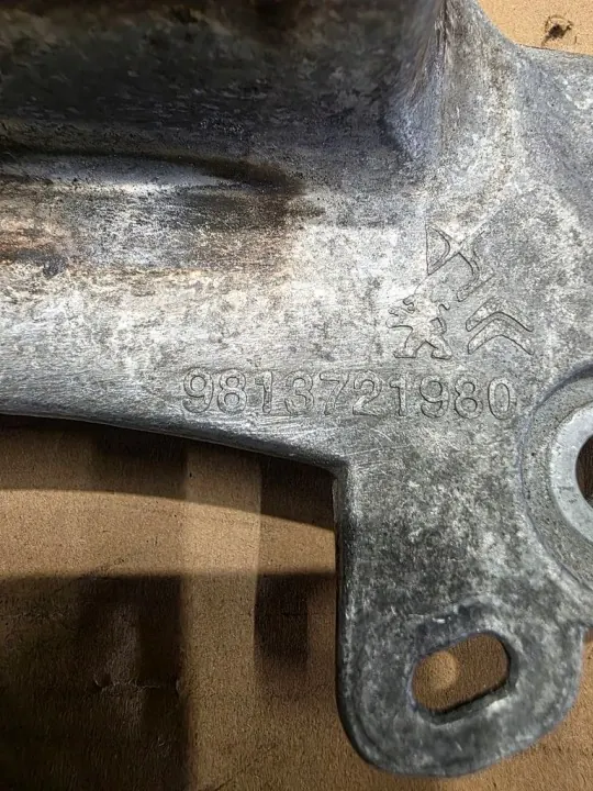 Opel Växellådsfäste OEM 9813721980 - Begagnad image 3