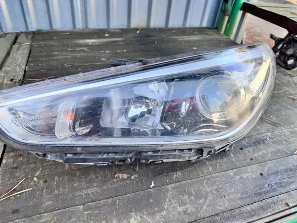 HYUNDAI i30 III faro izquierdo 92101-G4020 OEM image 2