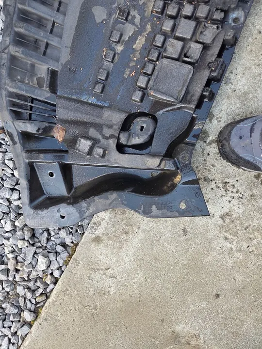 MERCEDES CLS 218 E 212 Stötfångarskydd A2125200223 image 9