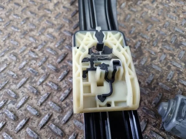 Regulador de janela esquerdo Volkswagen Tiguan 5NN837461 image 4