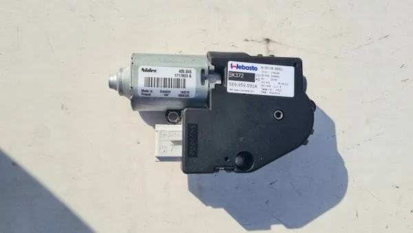 Skoda Octavia Mk3 Schiebedachmotor OEM 5E9959591A image 2