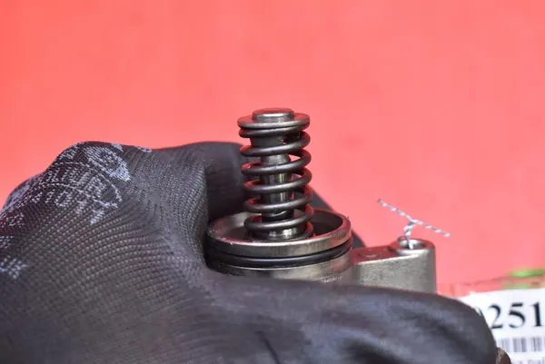 Bränslepump 03H127025E Skoda Superb 2 II 3.6 FSI 08-13 image 9