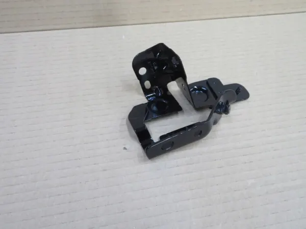 Volvo fästbracket OEM 31484524 - Begagnad image 2