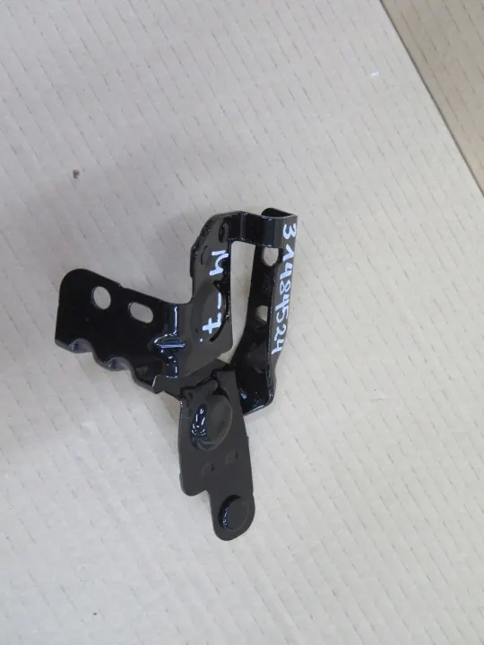 Volvo fästbracket OEM 31484524 - Begagnad image 3