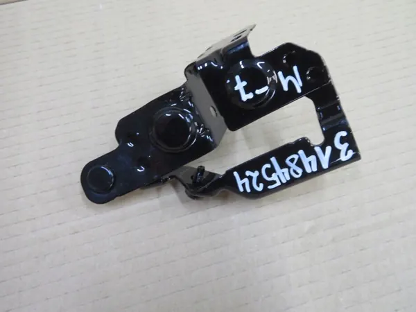 Volvo fästbracket OEM 31484524 - Begagnad image 4