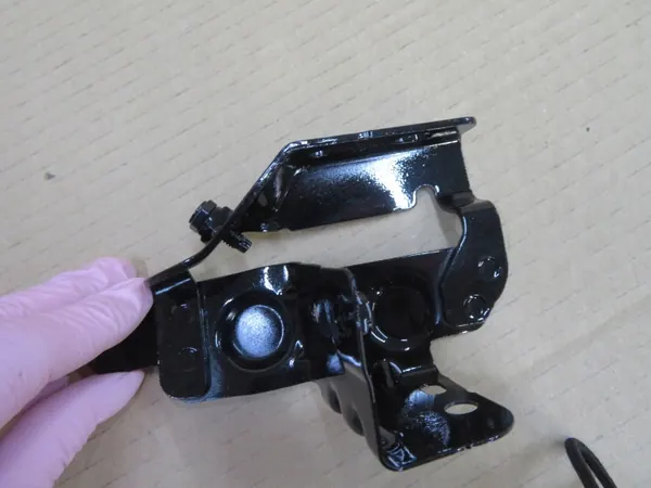 Volvo fästbracket OEM 31484524 - Begagnad image 6