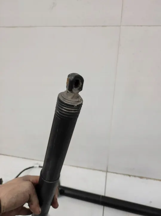 Amortiguador de portón OEM 3G9827851A para VW Passat B8 image 3