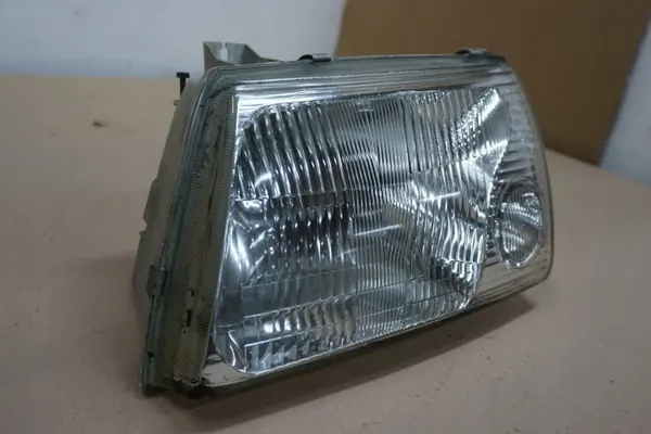 Hyundai Galloper Vasen etuvalo OEM GALLOPER LAMPA LEWY PRZÓD 13261 image 4