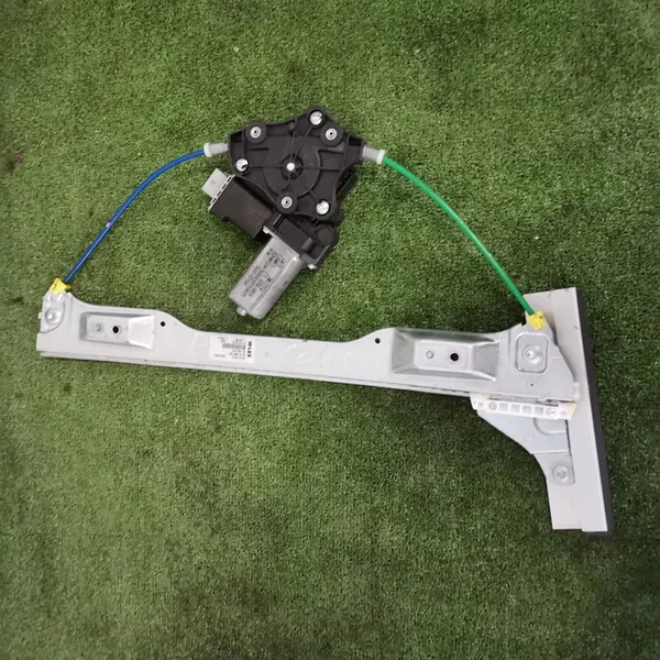 Motor do elevador de vidro dianteiro direito OPEL CORSA E 39161985 image 3