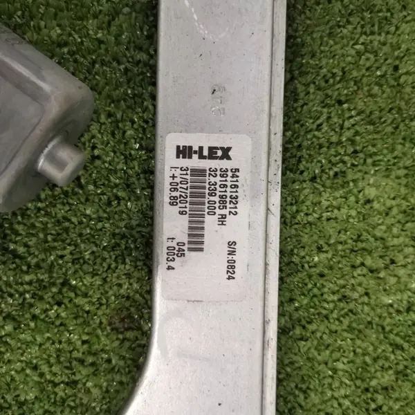 Motor do elevador de vidro dianteiro direito OPEL CORSA E 39161985 image 7