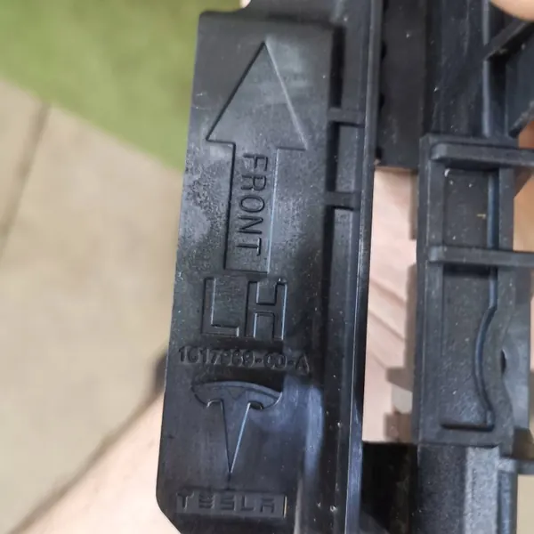 Suporte de montagem Tesla Model Y OEM 1617989-00-A image 3