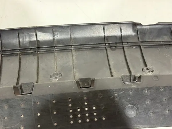 Protector bajo parachoques delantero Audi A6 E-Tron OEM 85E807611 image 10