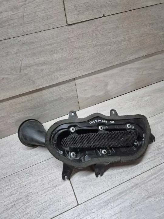 Toma de aire del guardabarros izquierdo Ferrari 812 GTS OEM 879675 image 2