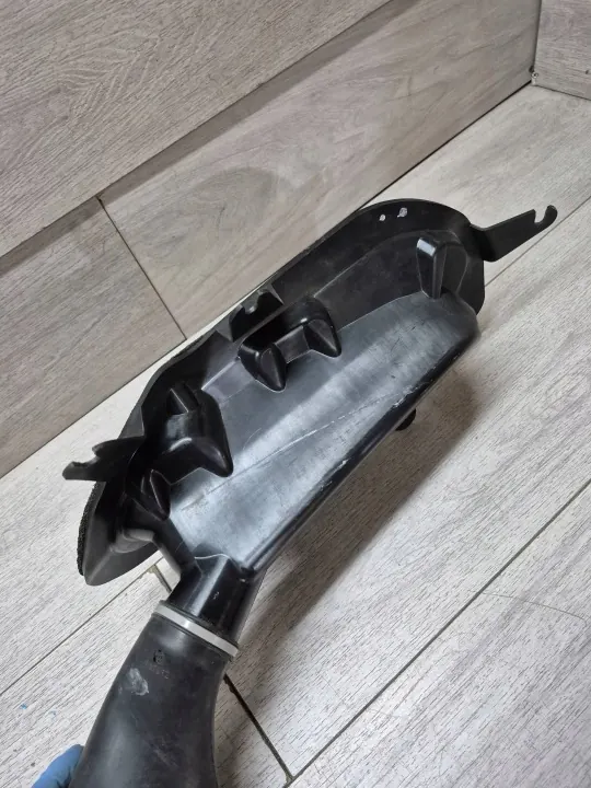 Toma de aire del guardabarros izquierdo Ferrari 812 GTS OEM 879675 image 5