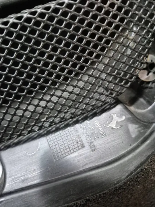Toma de aire del guardabarros izquierdo Ferrari 812 GTS OEM 879675 image 6