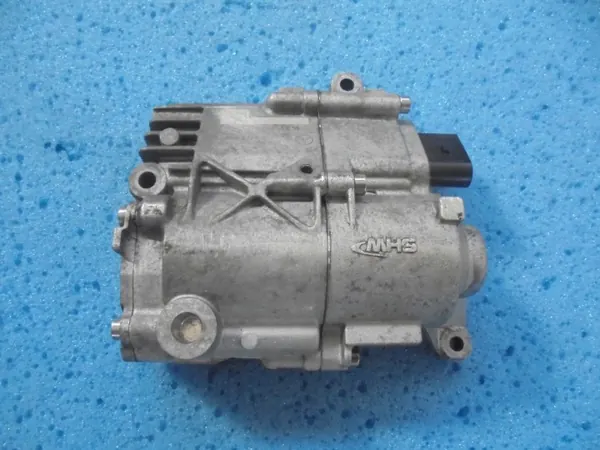 Bomba óleo caixa Mercedes OEM A2222700201 - Usado image 2