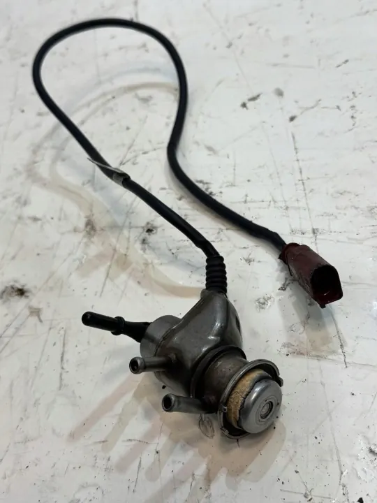 Inyector AdBlue usado OEM 04L131113S para Audi A4 B9 image 2