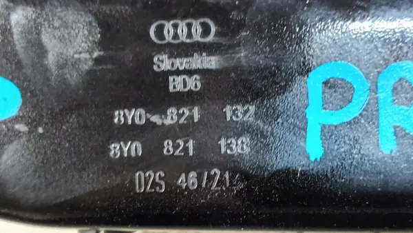 AUDI A3 8Y Höger Framskärmsfäste 8Y0821132 OEM image 3