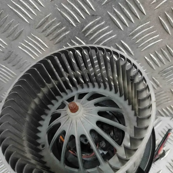 Motor de aquecimento VW CRAFTER 30-50 FLATBED 2.5L image 3