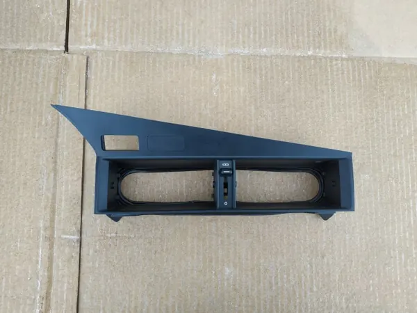 Cadre de grille centrale MB190/W201 - Pièce OEM d'occasion image 2