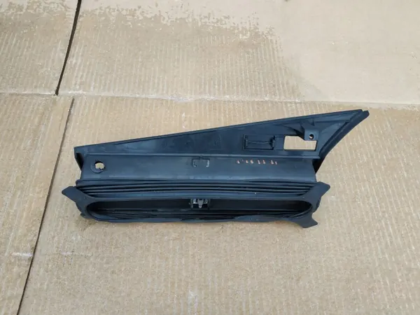 Cadre de grille centrale MB190/W201 - Pièce OEM d'occasion image 5