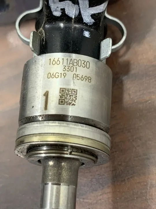 Juego de inyectores Subaru Outback OEM 368F13K31A image 5