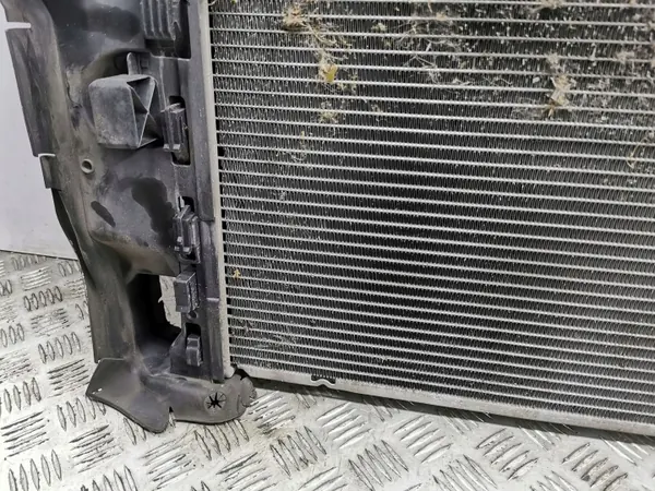 Radiateur d'eau Volvo XC60 2012 OEM 8MK376787121 image 9