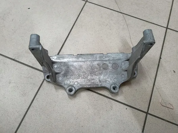 Versnellingsbakbevestigingsschild OEM 53022371AC - Gebruikt image 2