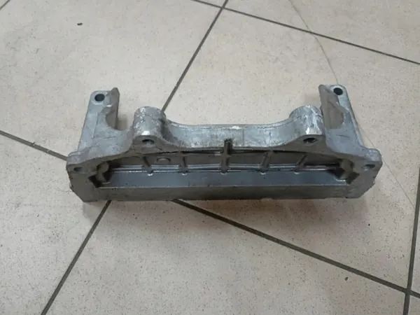 Versnellingsbakbevestigingsschild OEM 53022371AC - Gebruikt image 3