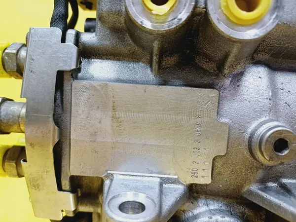 VW PASSAT B5 2.5 TDI Kraftstoffpumpe 059130106K image 10