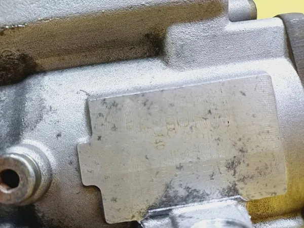 VW PASSAT B5 2.5 TDI Kraftstoffpumpe 059130106K image 4