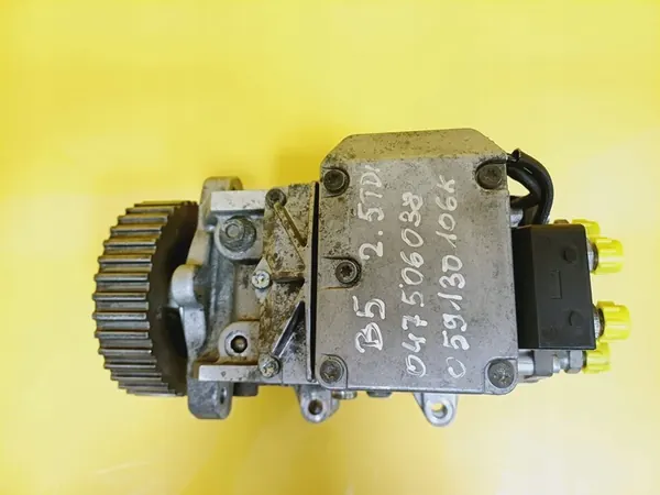 VW PASSAT B5 2.5 TDI Kraftstoffpumpe 059130106K image 5