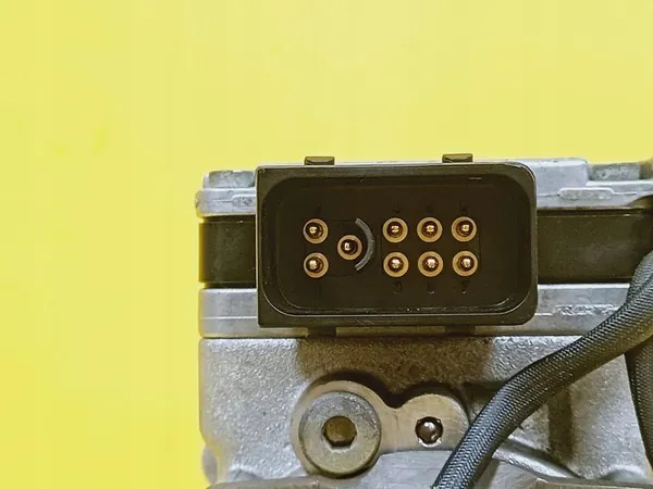 VW PASSAT B5 2.5 TDI Kraftstoffpumpe 059130106K image 8