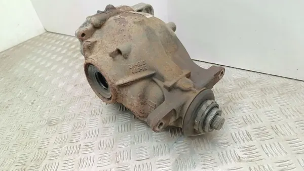 BMW X5 E70 2012 Taka-Differentsiaali OEM 7590913 image 3