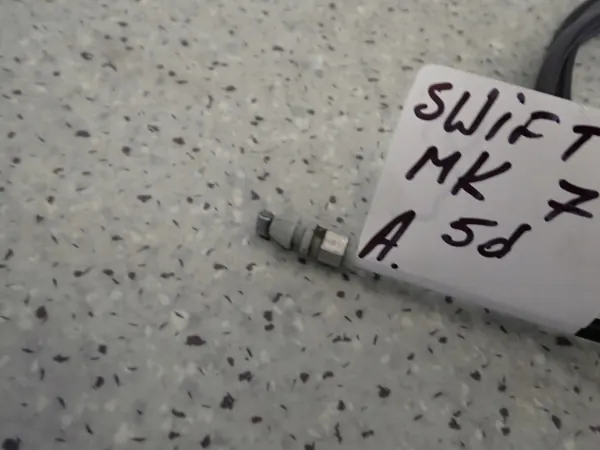 Lien de trappe à carburant Suzuki Swift MK7 OEM image 3