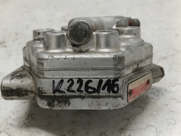 Bränslefördelare OEM 0438101012 Mercedes W124 image 4