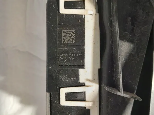 Inserción Puerta Mercedes OEM A0997200435 Usado image 4